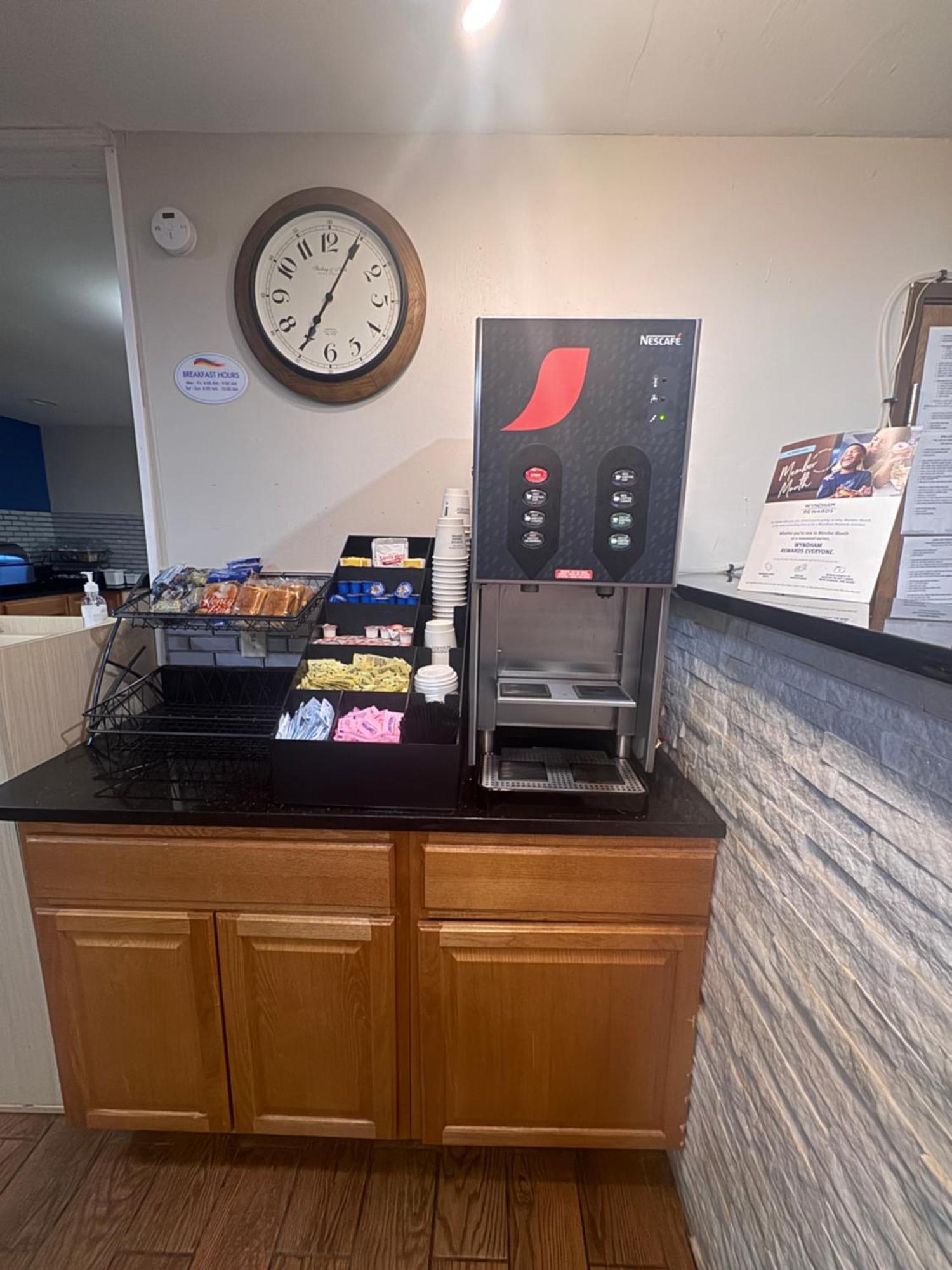 Baymont Inn & Suites Richmond Bagian luar foto